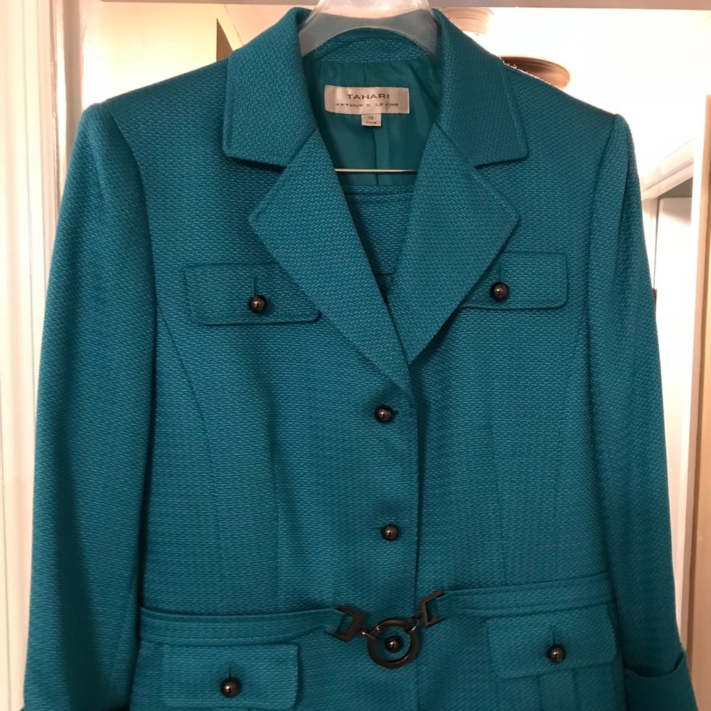 Tahari ladies suit